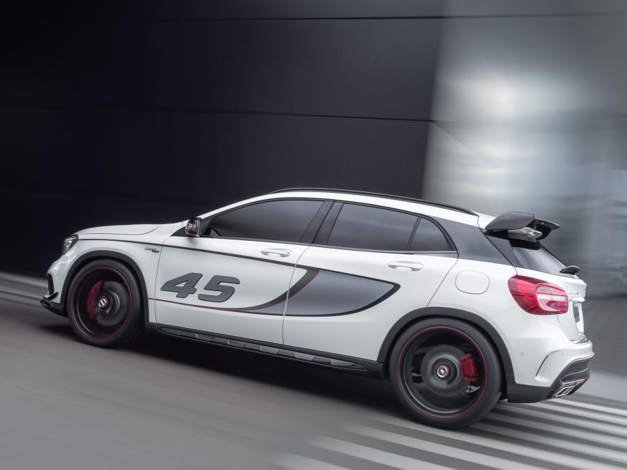  Mercedes-Benz Concept GLA45 AMG 2013 года  (фото 8 из 11)